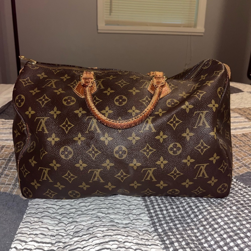 Authentic Vintage 1992 Paris Louis Vuitton Speedy 35